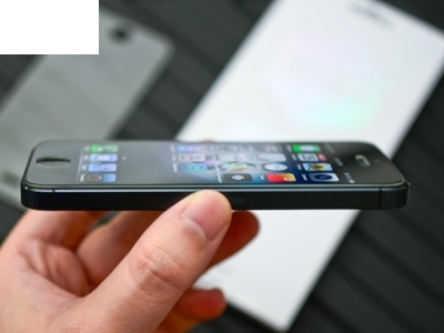СТЪКЛЕН УДАРОУСТОЙЧИВ СКРИЙН ПРОТЕКТОР ЗА iPhone 5 / 5S / 5c